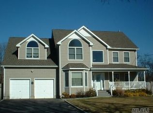 153 Little Plains Rd, Huntington, NY 11743