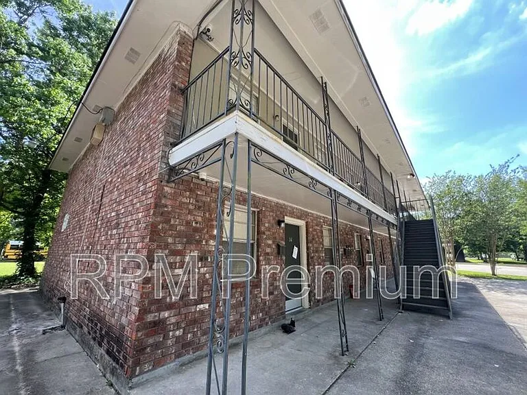 4133 Lee St #17 — Photo 2