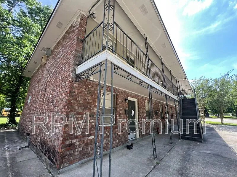 Building Photo - 4133 Lee St #17