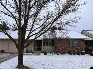 230 Peachwood Ln, Mount Pleasant, MI 48858
