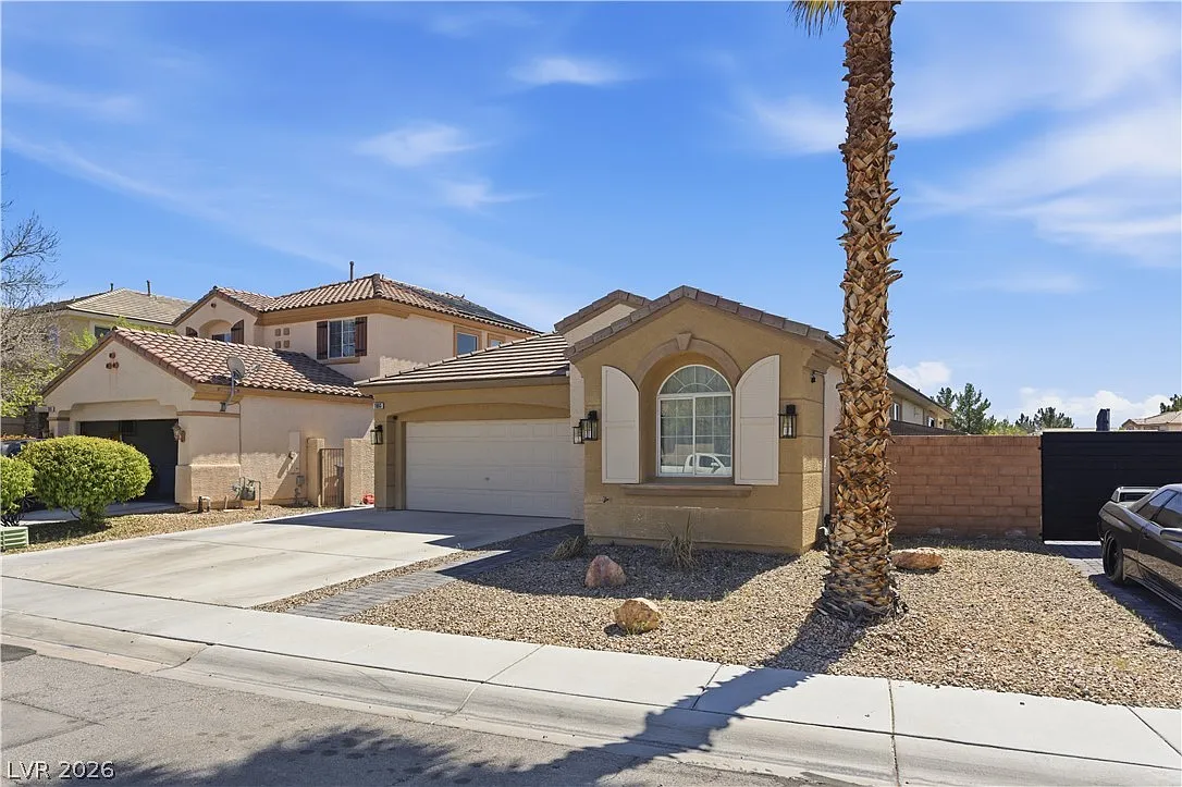 3 bed, 2.0 bath, 1553 sqft, $5,000 — Photo 3