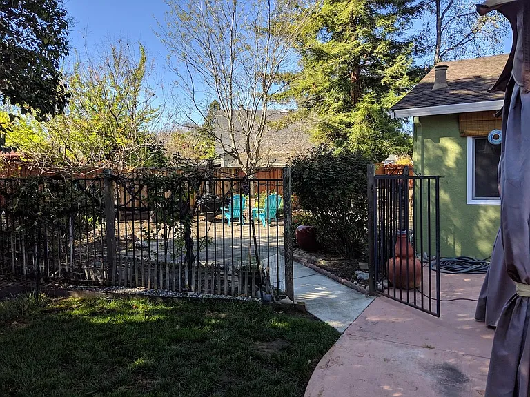 Side yard entry