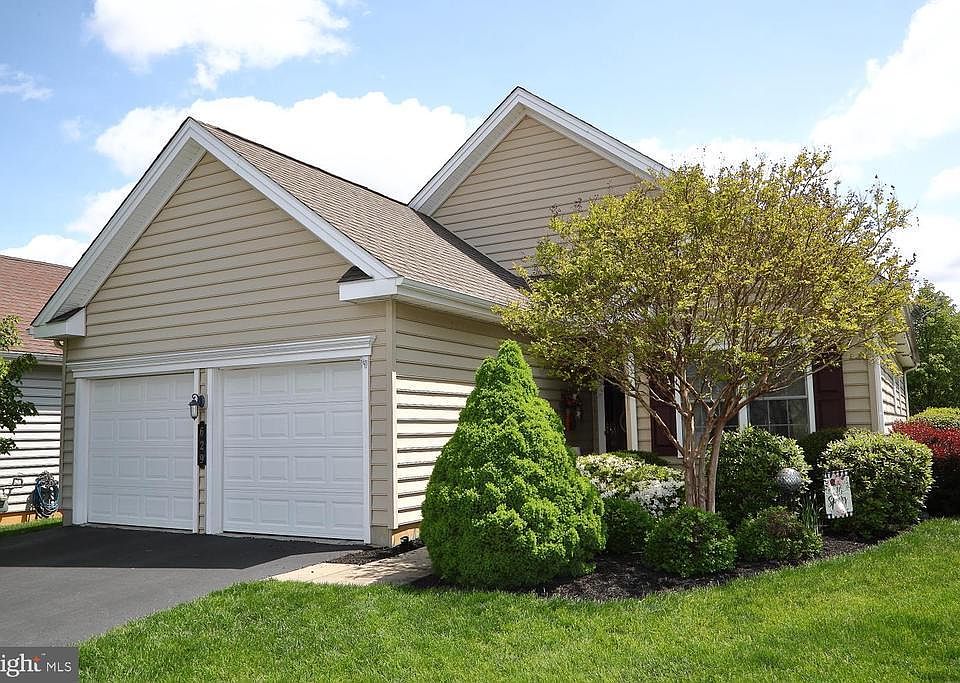 1st image of 629 Thoreau Dr