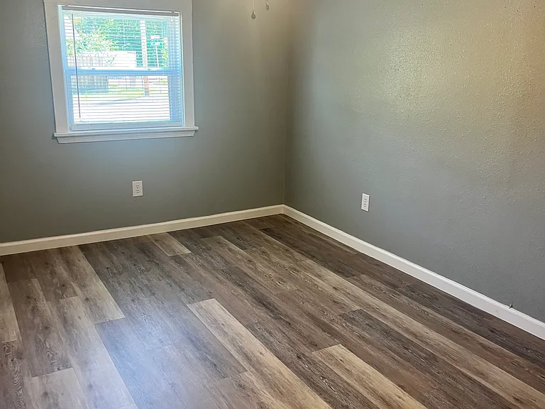3922 N Delaware Ave — Photo 9