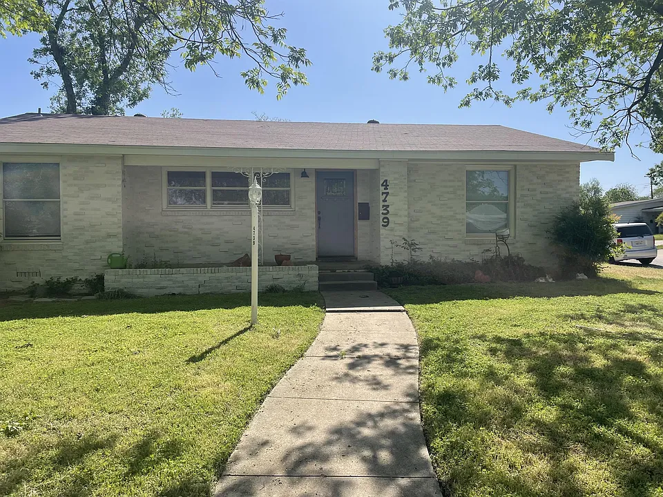 4739 Augusta Ln