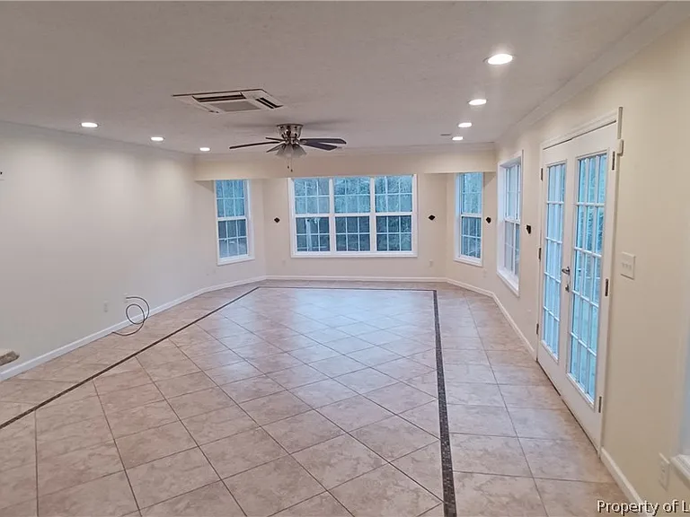 211 Sheffield Ct — Photo 10