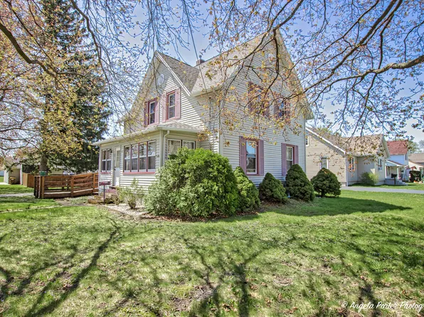 401 Blanchard St, Harvard, IL 60033