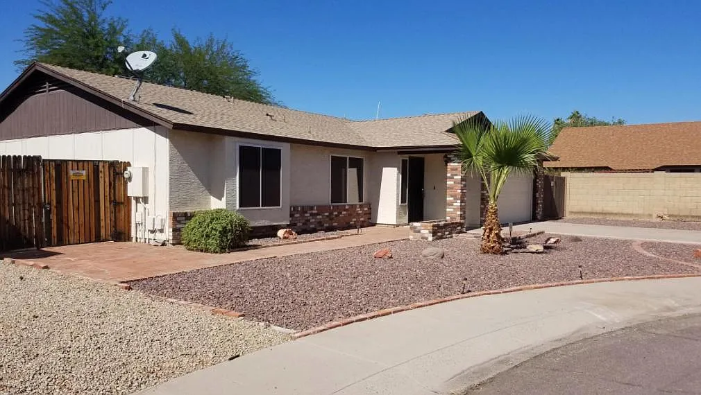 3 bed, 1358 sqft, $2,500 — Photo 3