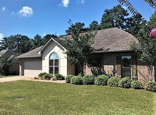 420 Ocho Rios Dr, Pineville, LA 71360