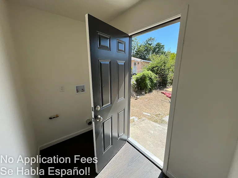 7480 Lankershim Ave — Photo 5
