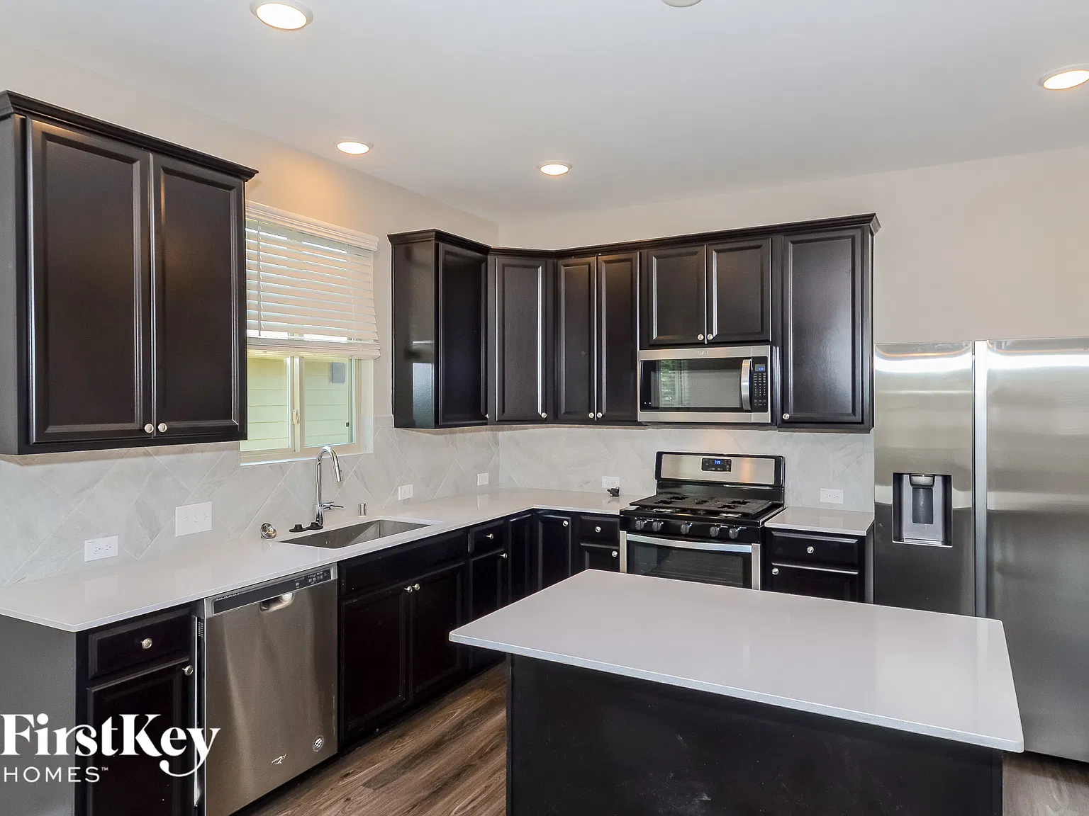 4 bed, 3.0 bath, 1709 sqft, $2,160 — Photo 4