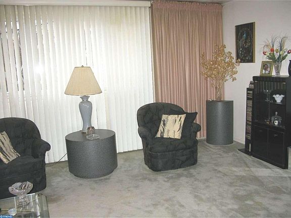2nd image of 11904 Barlow St