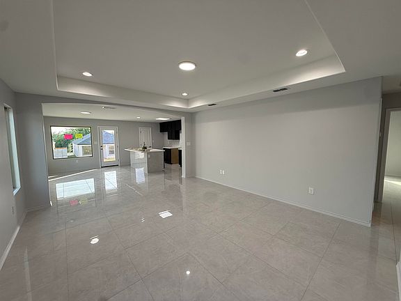 3rd image of 824 Monasterio Dr