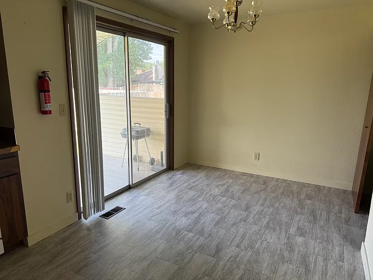 679 Brookside Ct — Photo 8