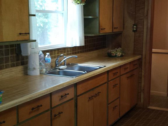 4th image of 505 Maple St