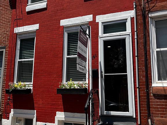 2nd image of 121 Mercy St