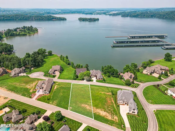 379 Cypress Pointe Dr, Lenoir City, TN 37772