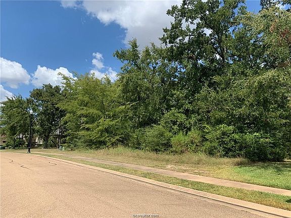 3rd image of 3217 Elm Creek Ct