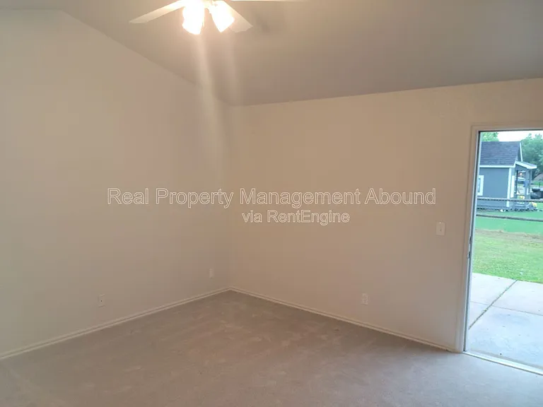 3208 N 8th Pl — Photo 7