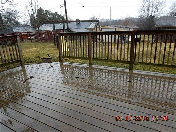 3rd image of 19 Eastgate Dr