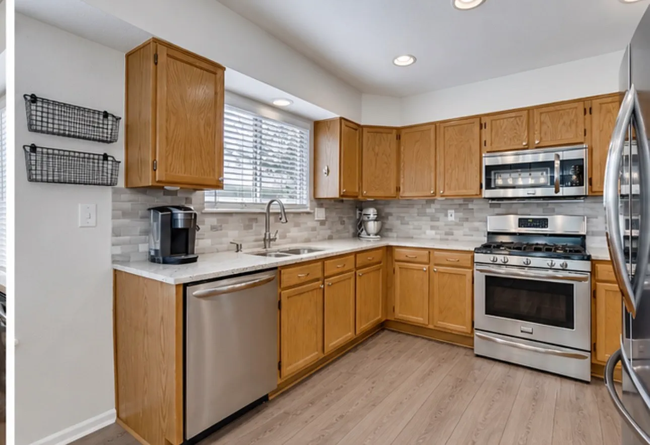 3 bed, 2617 sqft, $3,100 — Photo 4