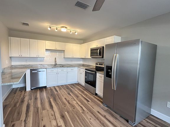 3rd image of 639 SE 13th Ave APT 119