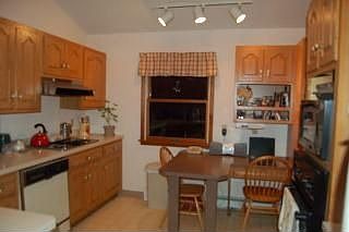 3rd image of 12 Woodland Cir