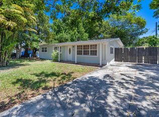 1062 Coconut Cir W, Naples, FL 34104