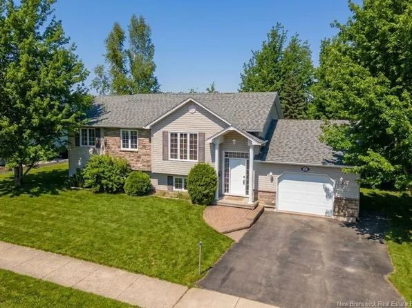 75 McAndrew St, Moncton, NB E1G 4Z2