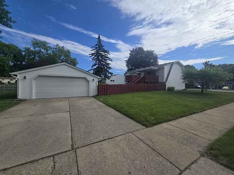 9187 N Sheldon Rd — Photo 7