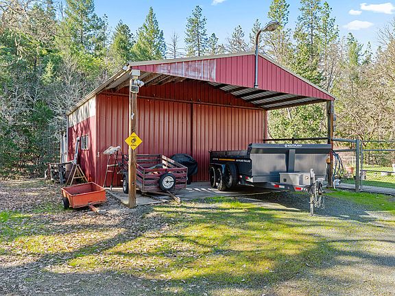 3rd image of 698 Ewe Creek Rd