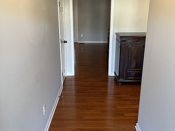 3rd image of 418 Lucy Cir