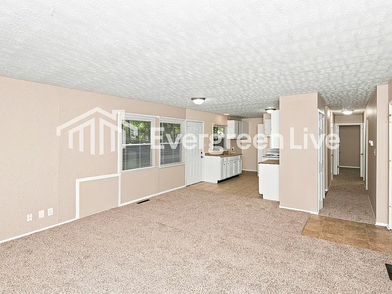 5543 E 42nd St — Photo 3