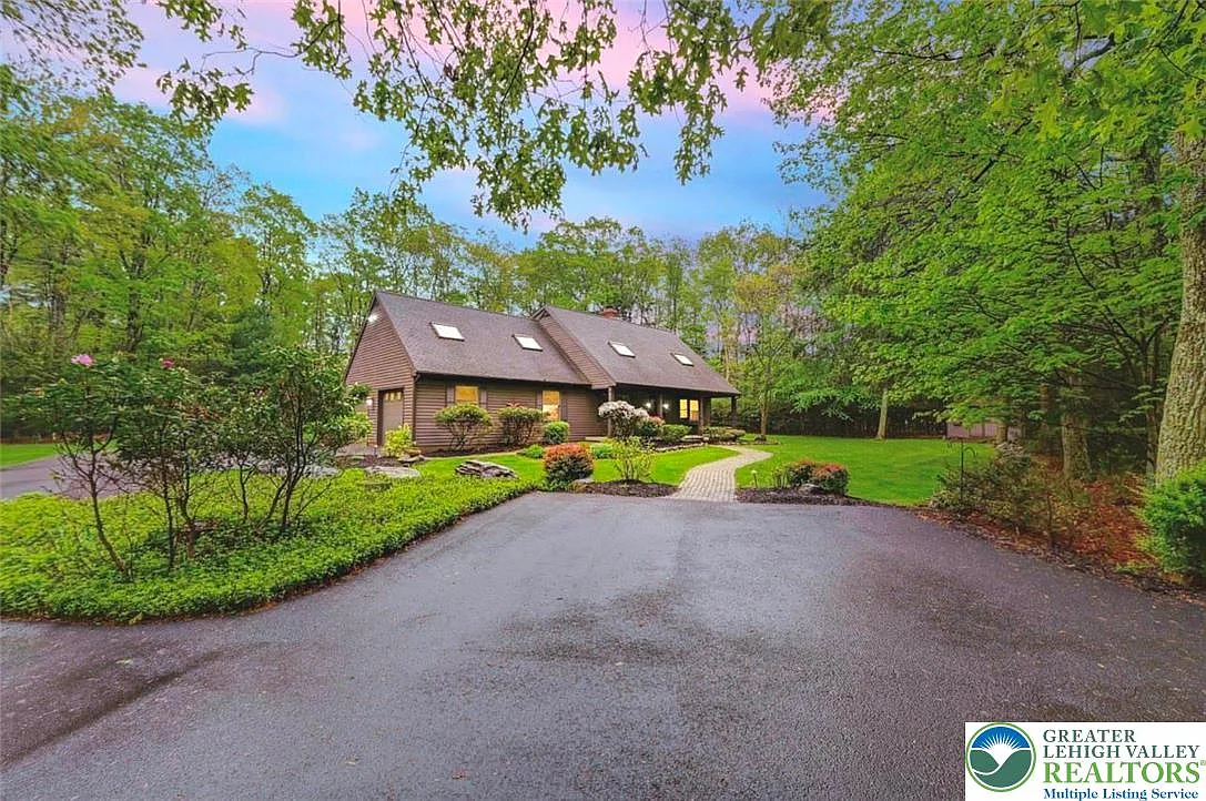 190 Robbins Ln photo 1