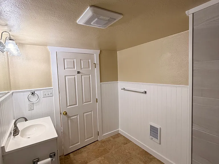 1218 E Queen Ave #2 — Photo 14