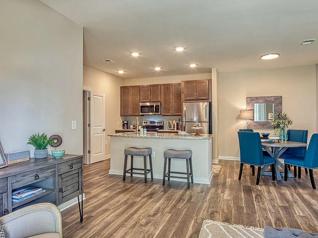 Sapphire at Centerpointe — Photo 4