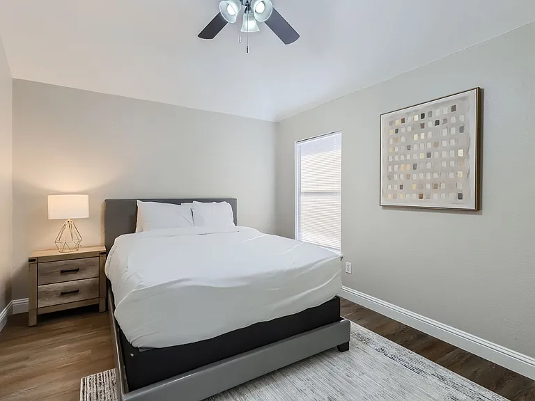 2520 Leicester Ct — Photo 12
