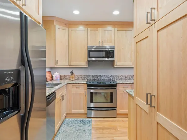 200 P St APT F31, Sacramento, CA 95814