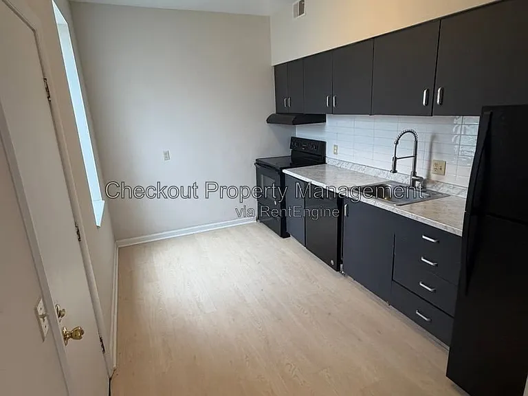 5531 Pershing Ave #32 — Photo 15