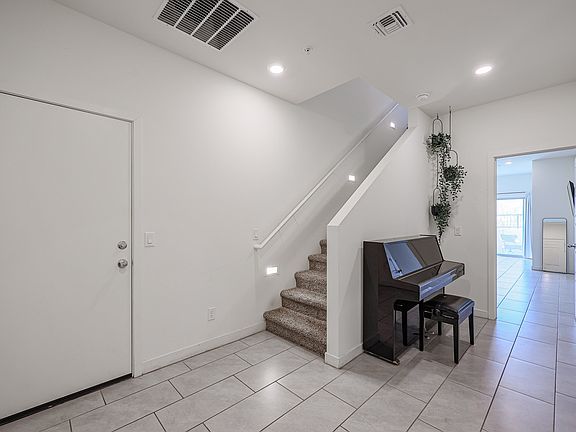 2nd image of 2219 W Laurie Ln