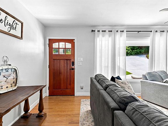 5th image of 3609 Tanglewood Ln