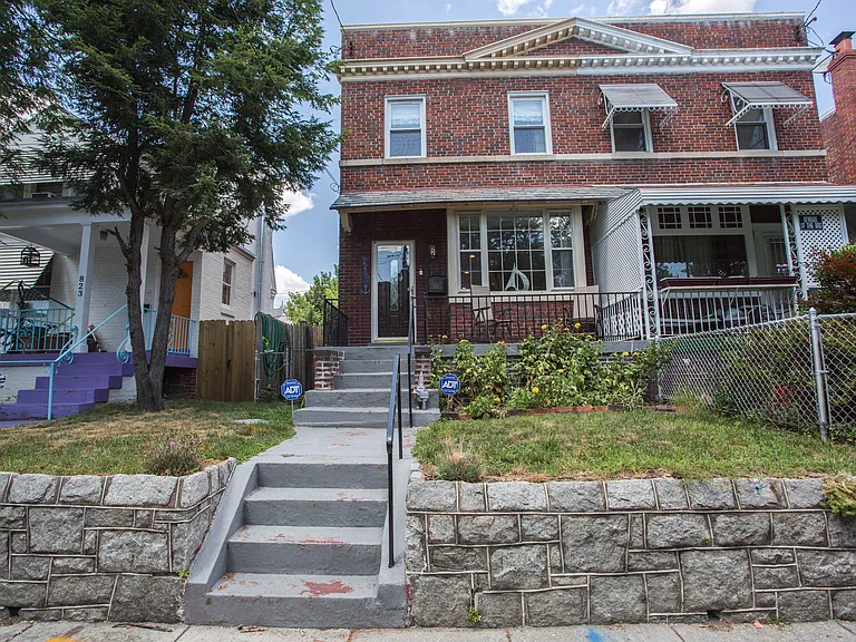821 Tewkesbury Pl NW — Photo 8
