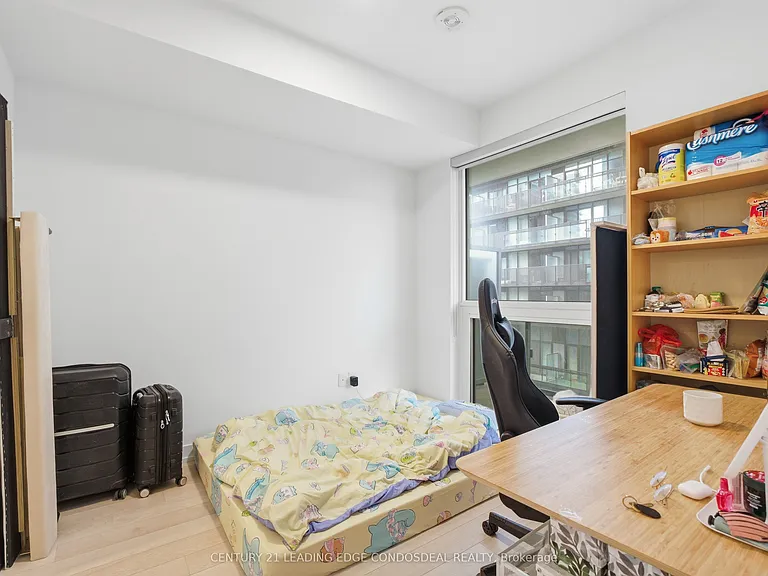 39 Roehampton Ave #807 — Photo 24