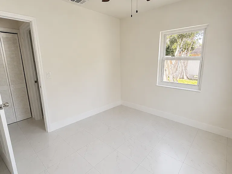 NW 55th St — Photo 12