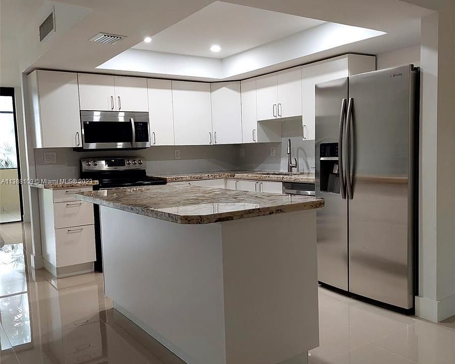 1st image of 20341 NE 30th Ave APT 122-6