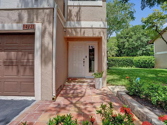 5th image of 4921 Riverside Drive #606