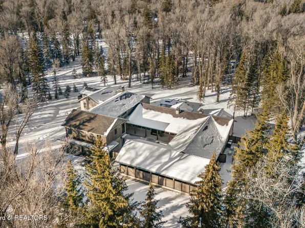 8910 Porter Loop, Jackson, WY 83001