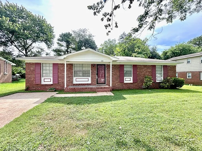 3218 Teton Dr NW — Photo 1