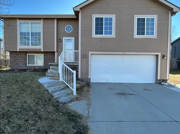 817 Lake Vista Dr, Papillion, NE 68046