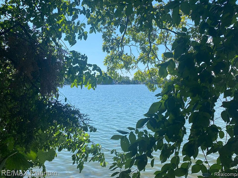 6100 Briggs Lake Dr, Brighton, MI 48116 Zillow